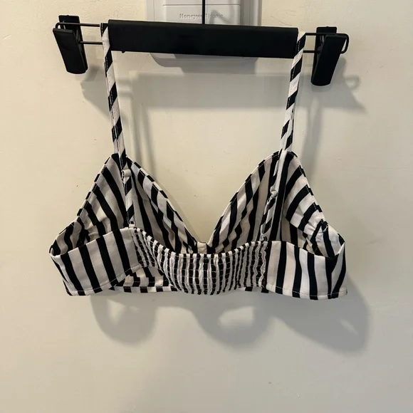 COMMENSE OFFICIAL LONG SLEEVE STRIPE TOP AND BRALETTE - Picture 6 of 7